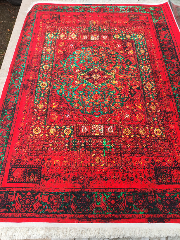 فرشینه مخمل لاکی طرح قجری