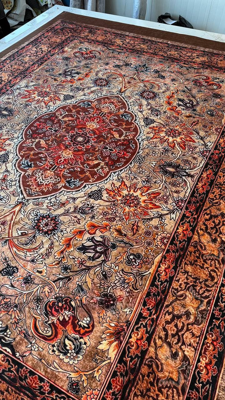فرشینه مخمل لاکی طرح کلاسیک