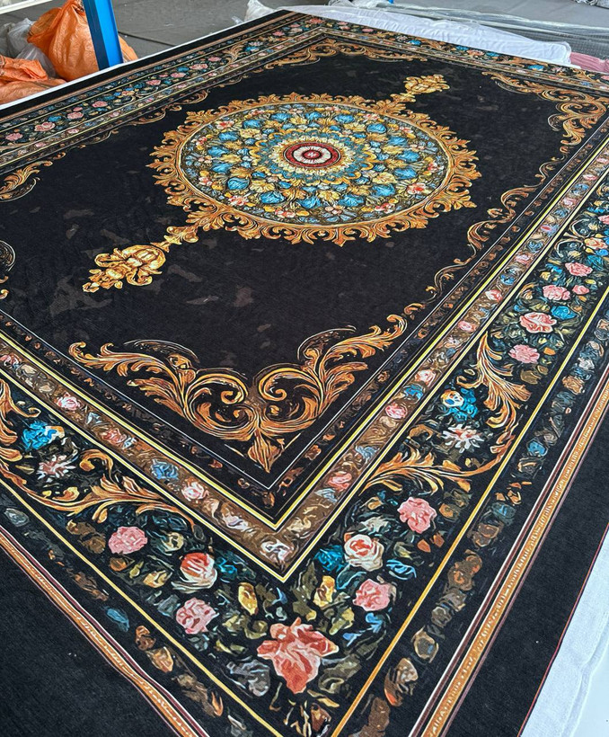 فرشینه مخمل لاکی طرح کلاسیک قهوه ای