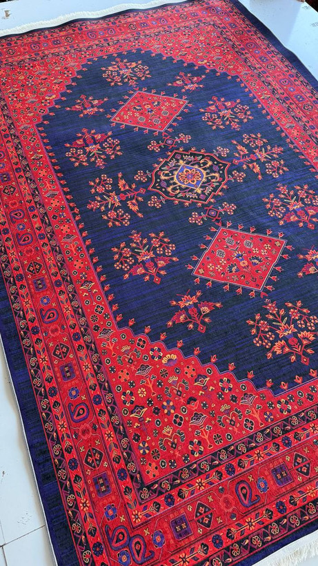 فرشینه مخمل سنتی لاکی